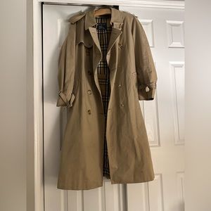 Burberry Trench Coat 40R